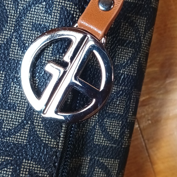 Giani Bernini crossbody bag fall colors brown tan like new - Picture 9 of 11